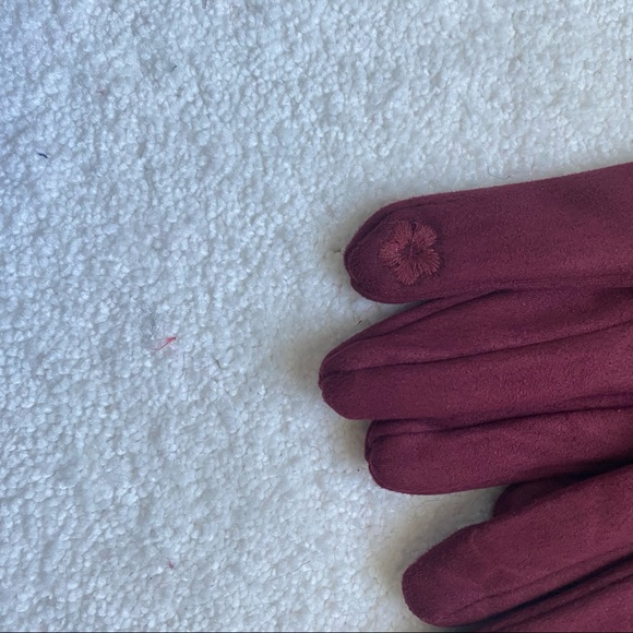 UGG Plum Beret knitted Hat, Neck Warmer & Glove Set - Picture 5 of 7